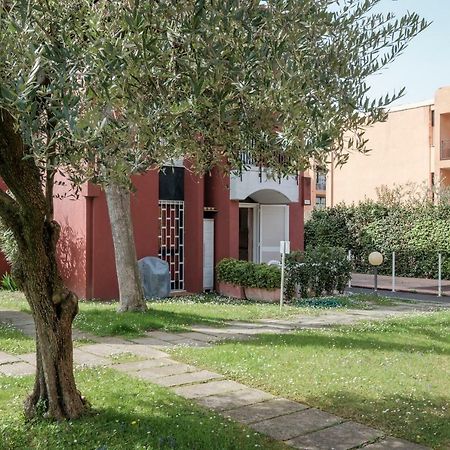 Residence Holiday Sirmione B8 Bagian luar foto
