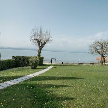 Residence Holiday Sirmione B8 Bagian luar foto