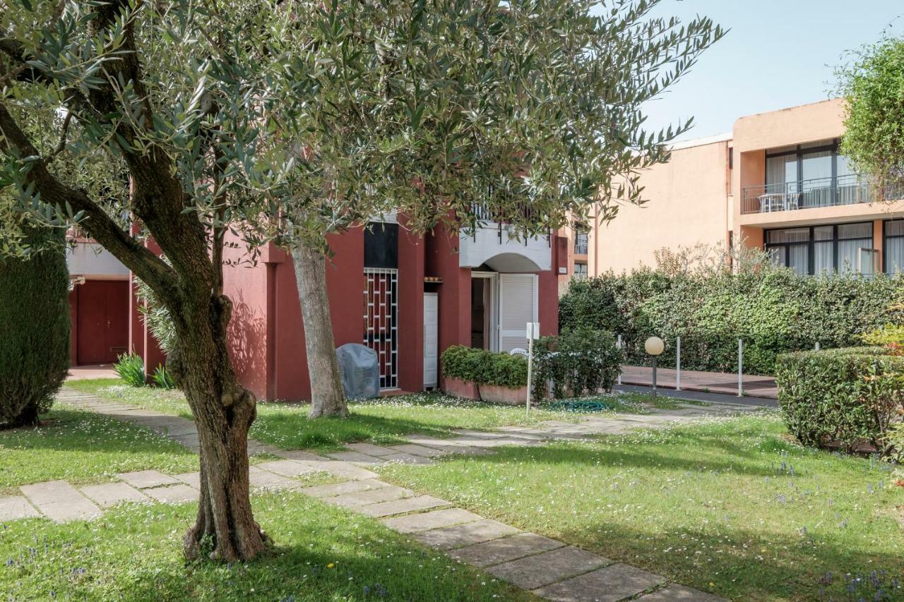 Residence Holiday Sirmione B8 Bagian luar foto