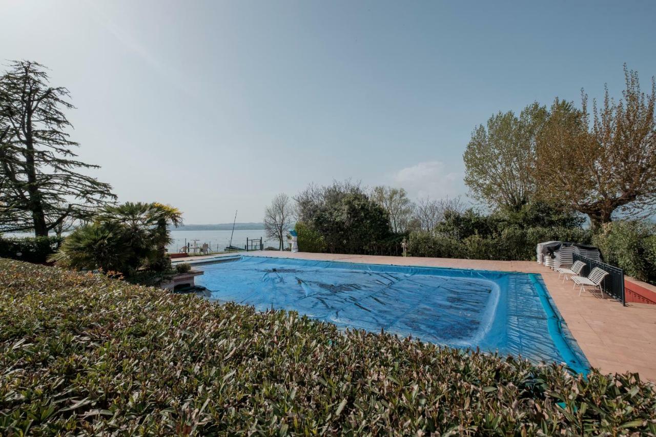 Residence Holiday Sirmione B8 Bagian luar foto