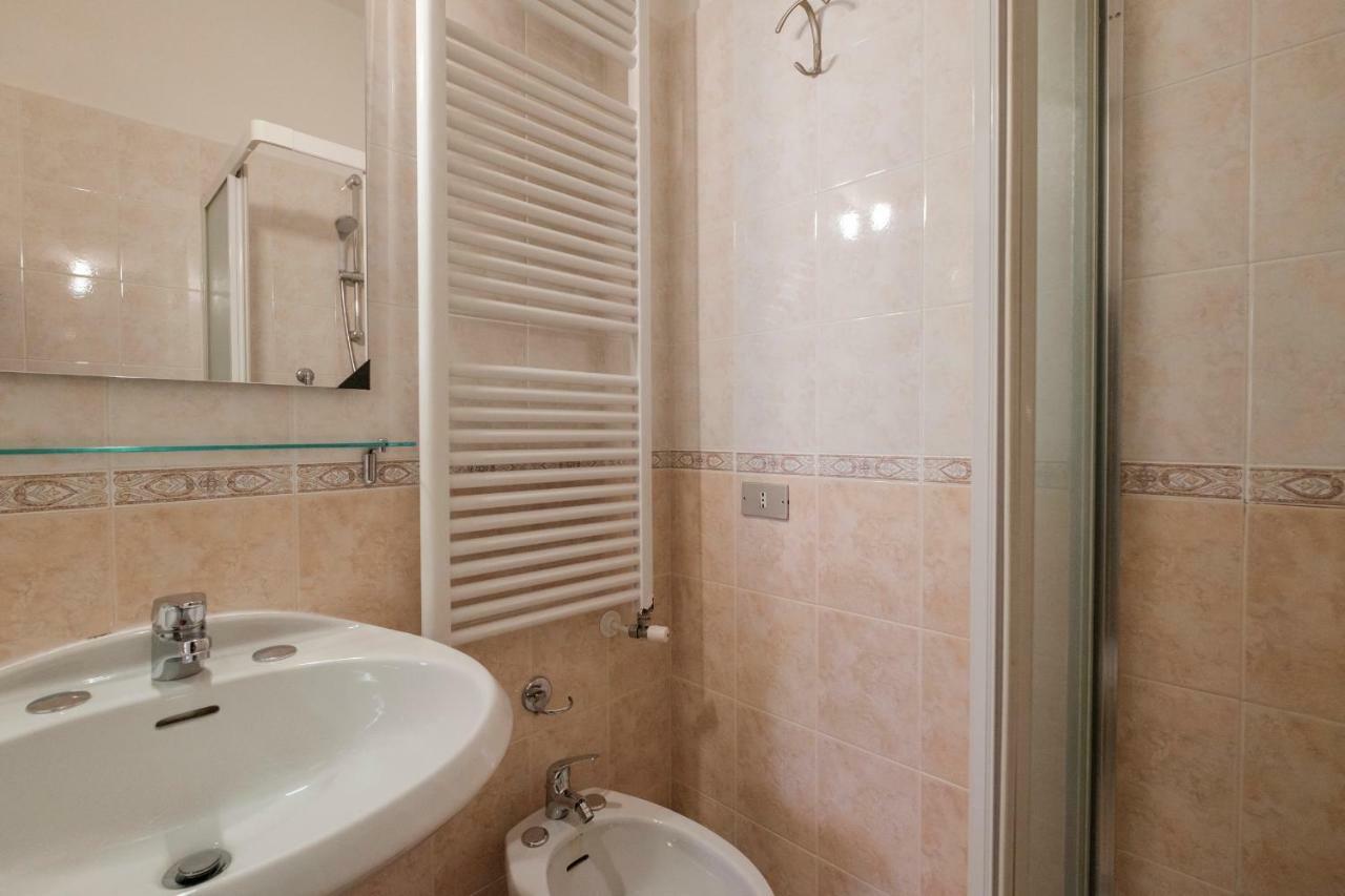Residence Holiday Sirmione B8 Bagian luar foto