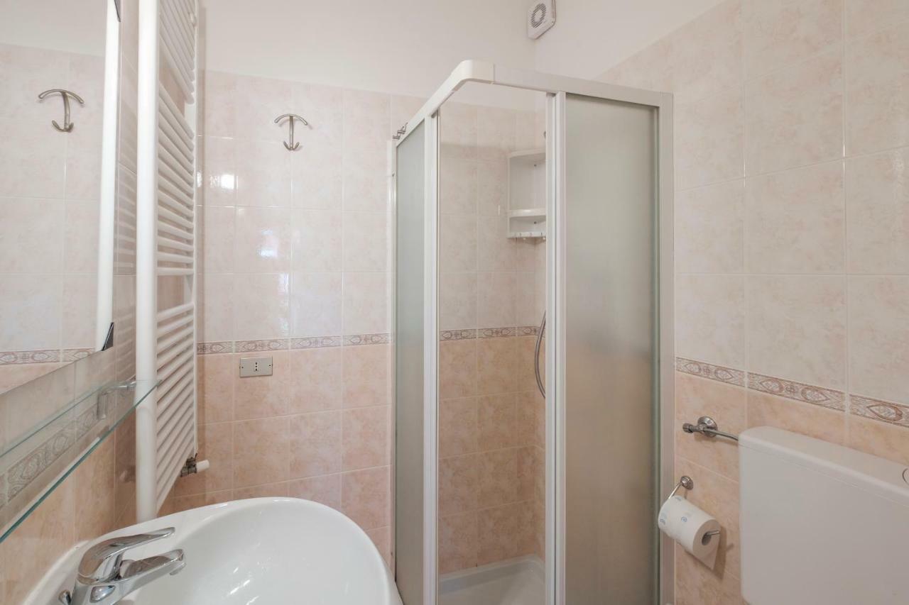 Residence Holiday Sirmione B8 Bagian luar foto