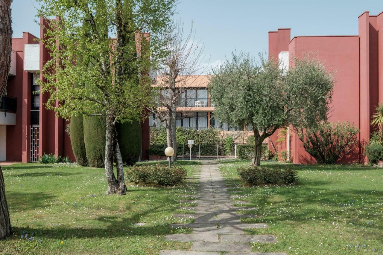 Residence Holiday Sirmione B8 Bagian luar foto