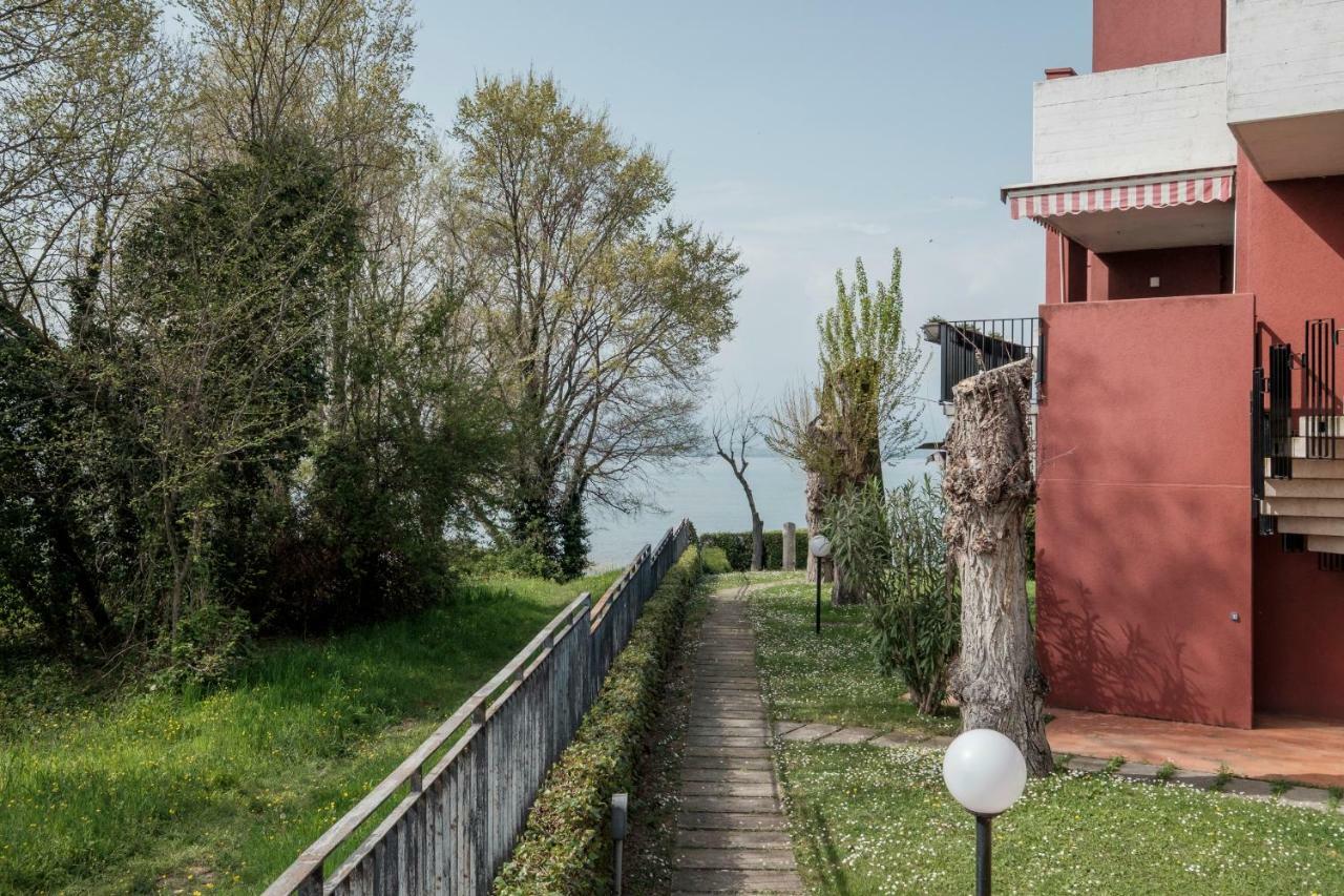 Residence Holiday Sirmione B8 Bagian luar foto