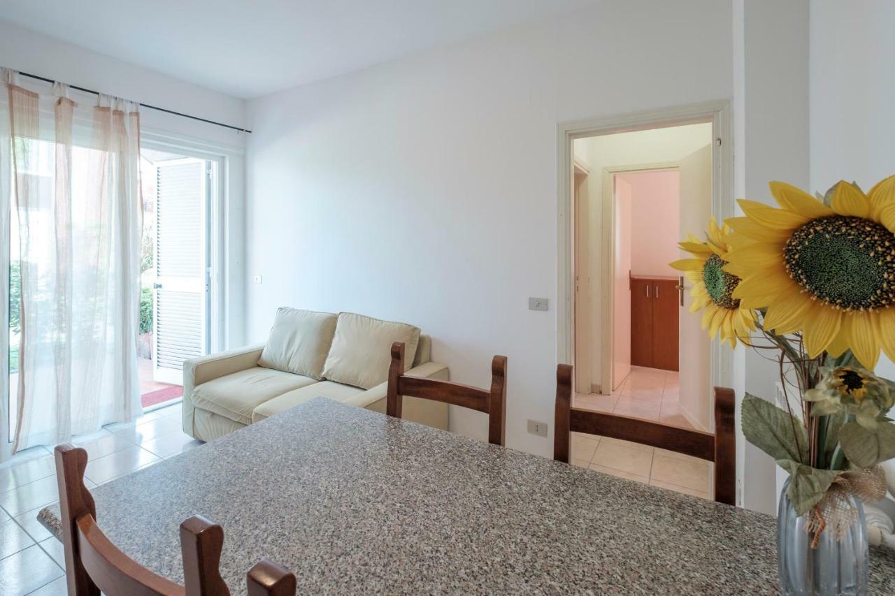 Residence Holiday Sirmione B8 Bagian luar foto
