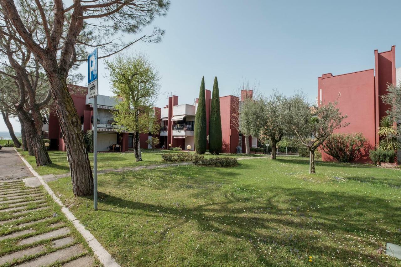 Residence Holiday Sirmione B8 Bagian luar foto